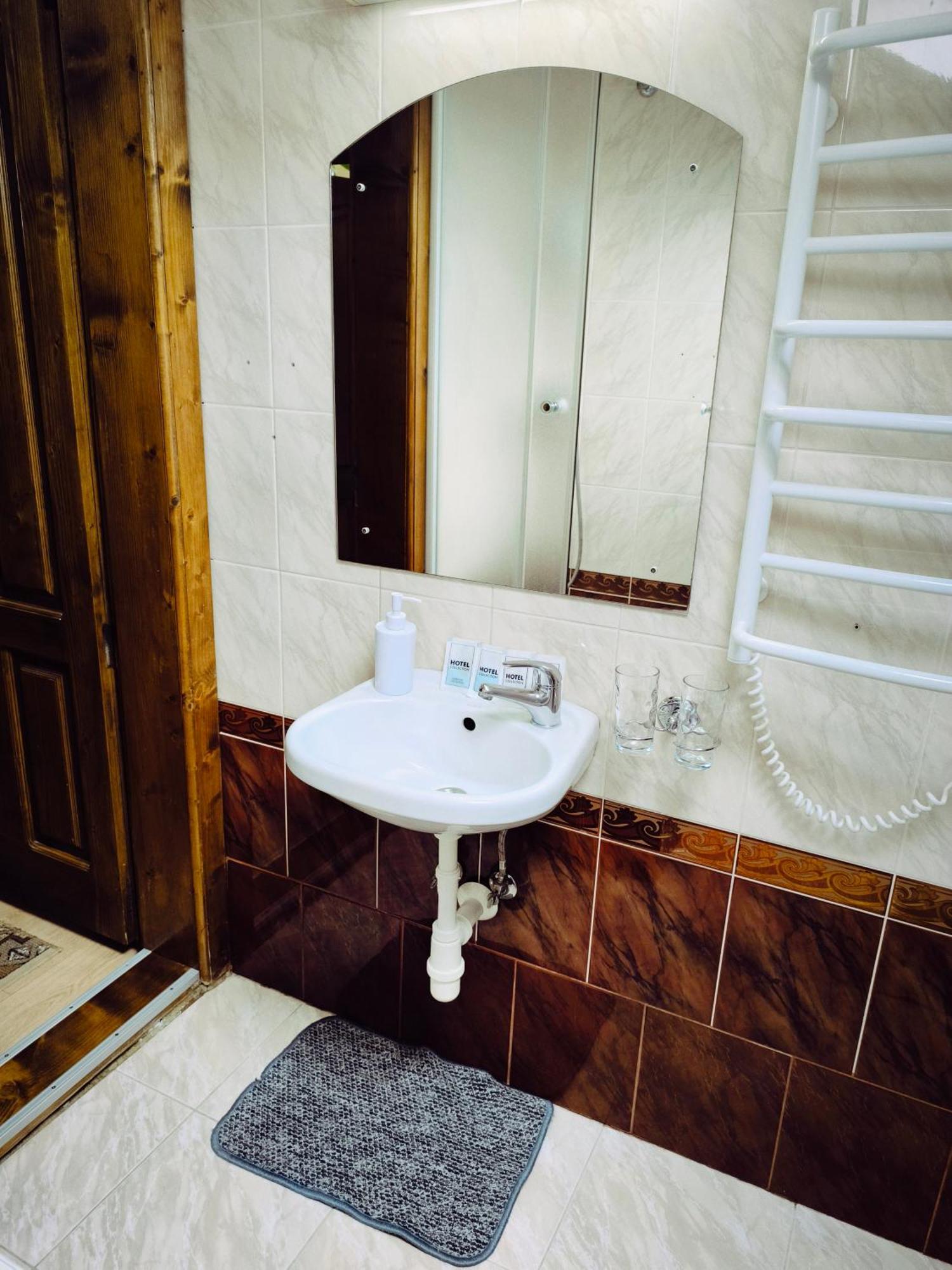 Hotel Delfin Mukacheve Exterior photo