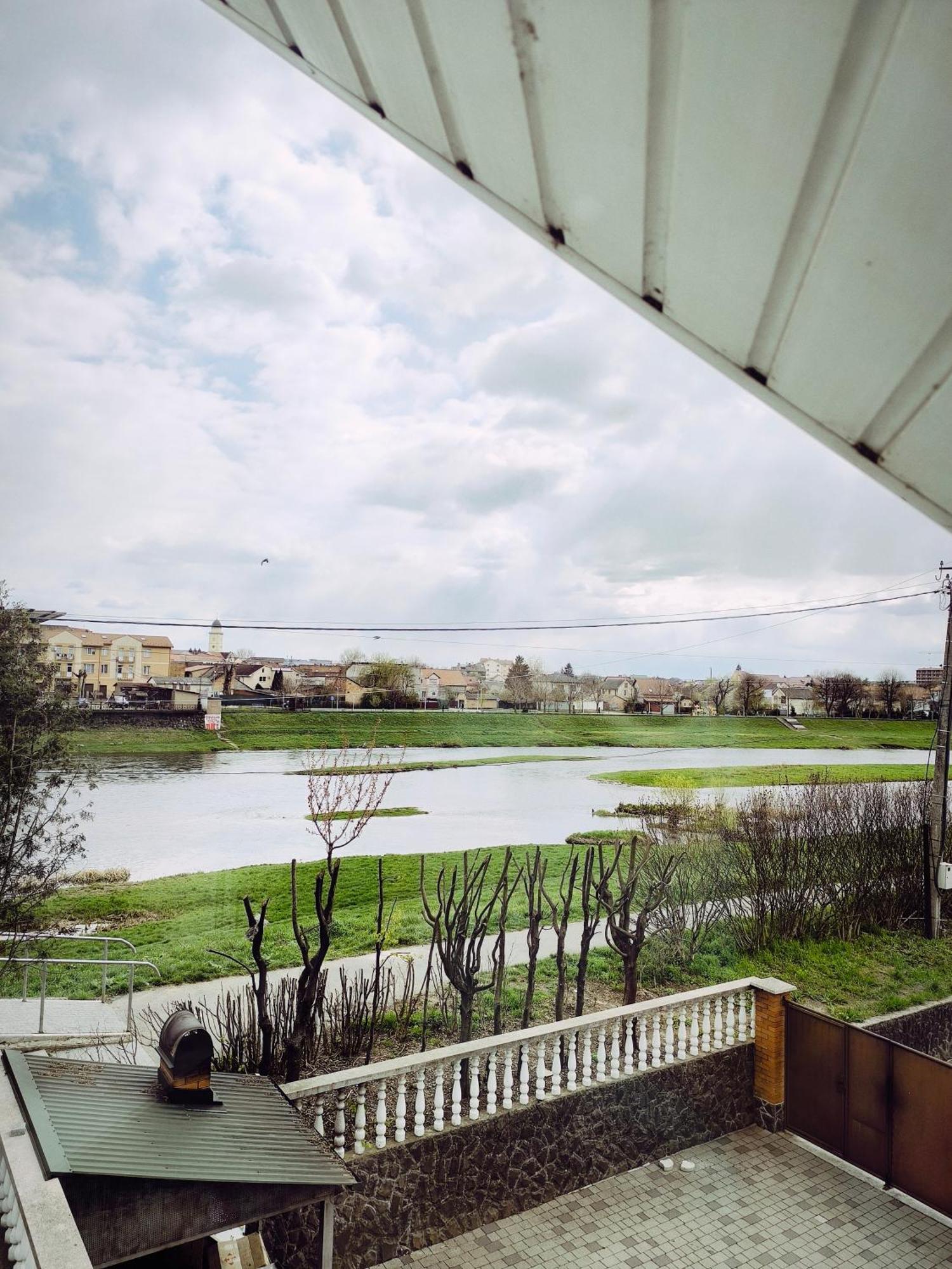 Hotel Delfin Mukacheve Exterior photo